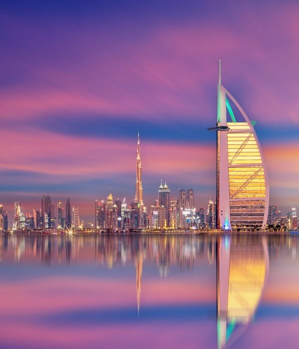 Dubai,Complete,Skyline,With,Sunset,Clouds,And,Reflection,In,Water
